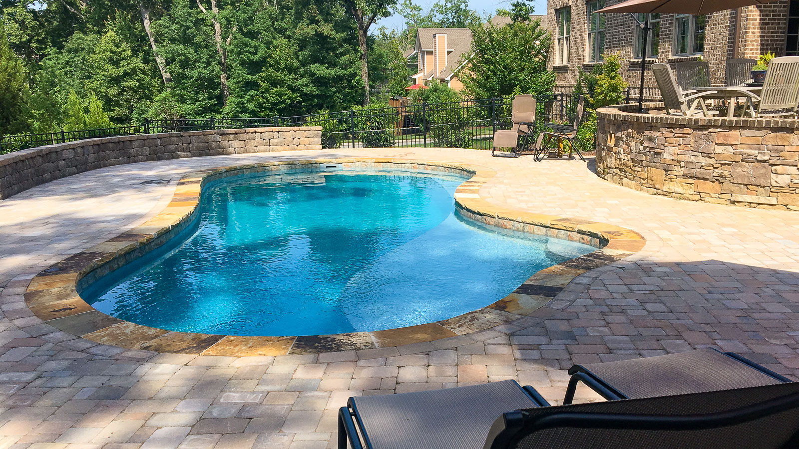ImaginePools_Inspiration_26_IceSilver_US_2018-1 The Inspiration freeform fiberglass swimming pool